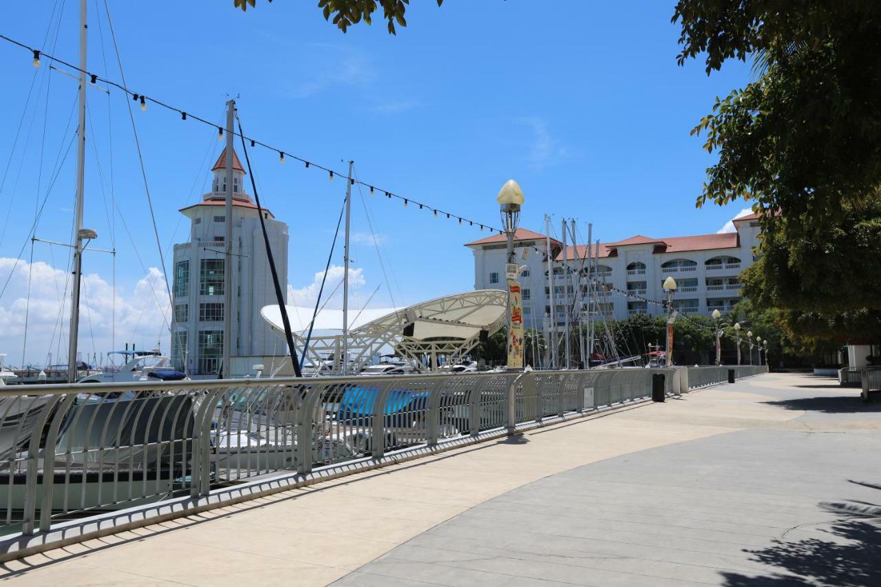 The Straits Quay Marina By Messina Clive Apartment George Town Exterior photo