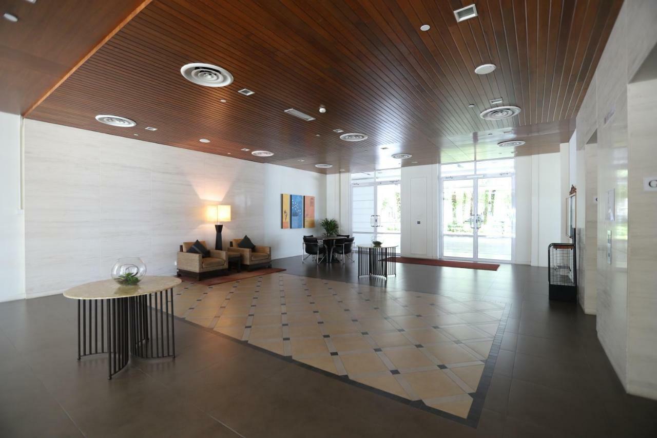 The Straits Quay Marina By Messina Clive Apartment George Town Exterior photo