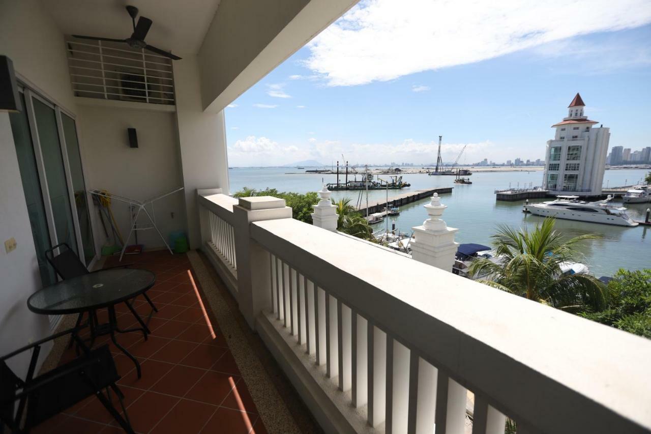 The Straits Quay Marina By Messina Clive Apartment George Town Exterior photo