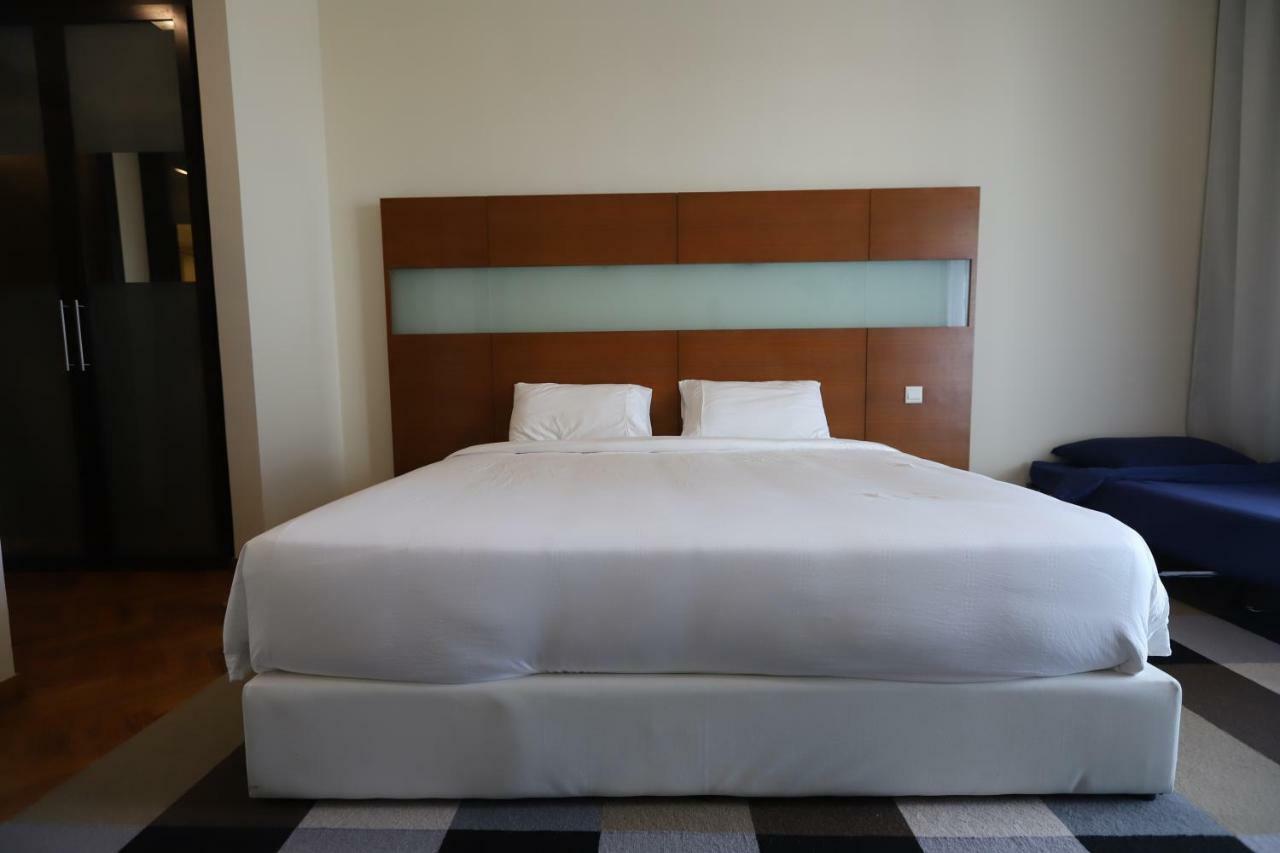 The Straits Quay Marina By Messina Clive Apartment George Town Exterior photo