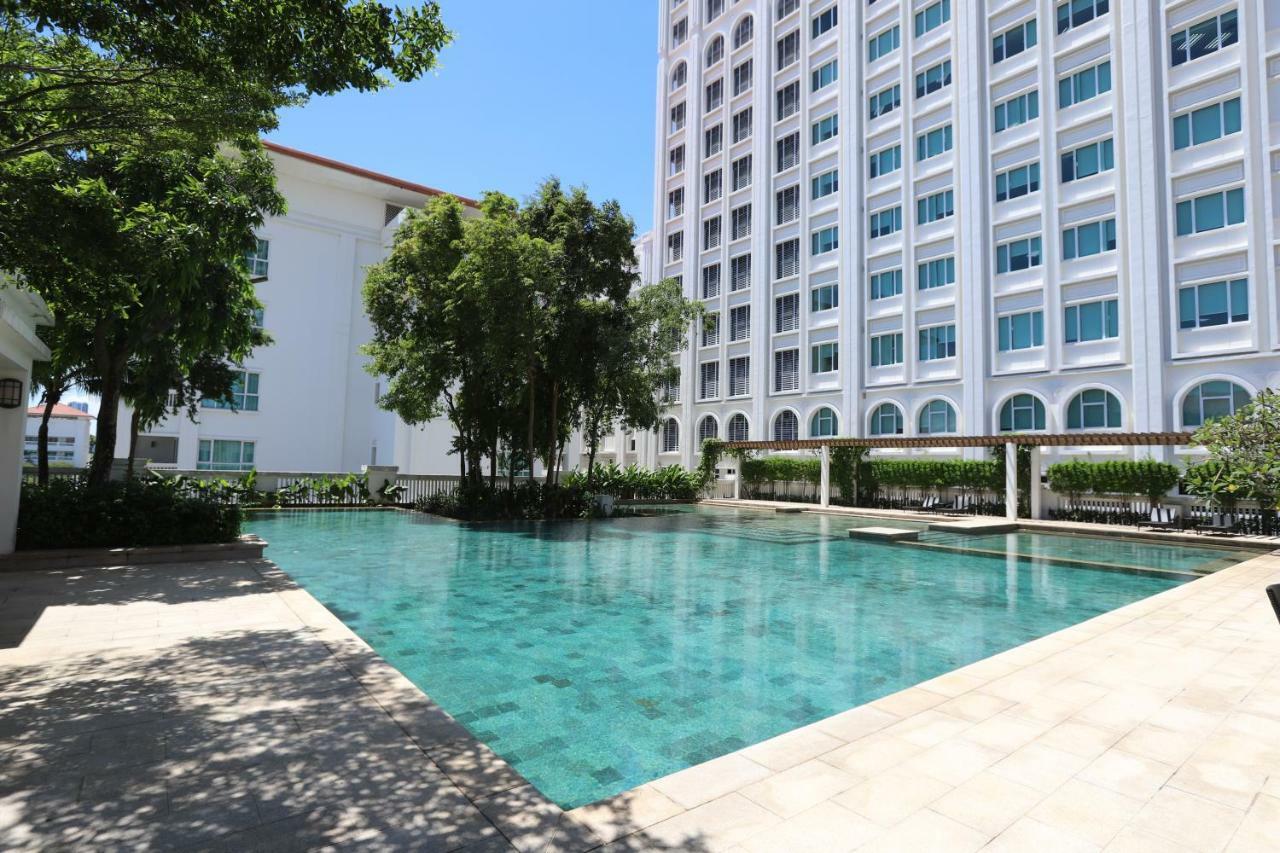 The Straits Quay Marina By Messina Clive Apartment George Town Exterior photo