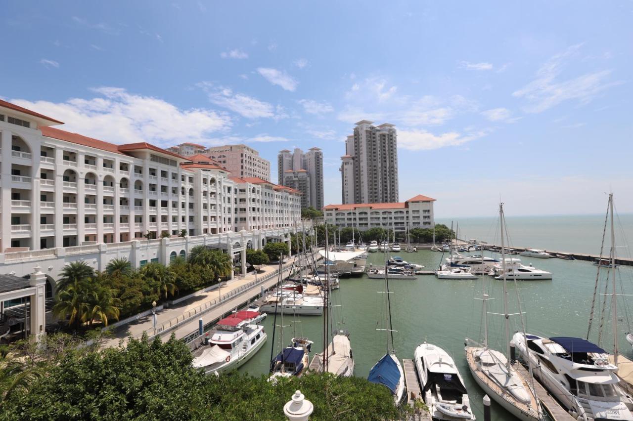 The Straits Quay Marina By Messina Clive Apartment George Town Exterior photo